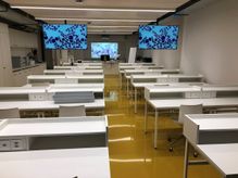 Tables de travail de INNLAB - fournisseur d'équipements de laboratoire sur mesure et décorateur intérieur de Allschwil, Rodersdorf et Bâle