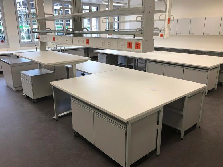 Arbeitstische von INNLAB - Labor- und Inneneinrichter nach Mass aus Allschwil, Rodersdorf und Basel