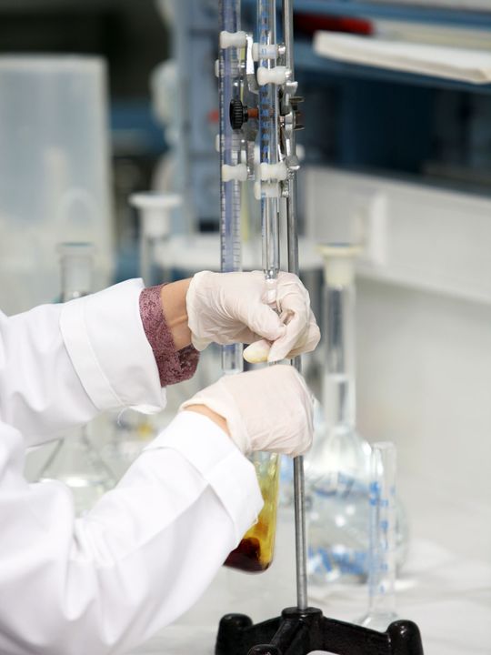 Maintenance des hottes INNLAB - fournisseur d'équipements de laboratoire sur mesure et décorateur intérieur de Allschwil, Rodersdorf et Bâle