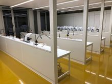 Tables de travail de INNLAB - fournisseur d'équipements de laboratoire sur mesure et décorateur intérieur de Allschwil, Rodersdorf et Bâle