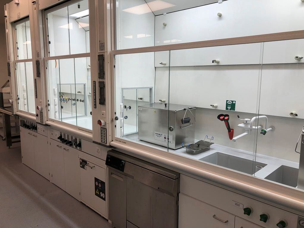 Sorbonnes/ hottes de laboratoire de INNLAB - fournisseur d'équipements de laboratoire sur mesure et décorateur intérieur de Allschwil, Rodersdorf et Bâle