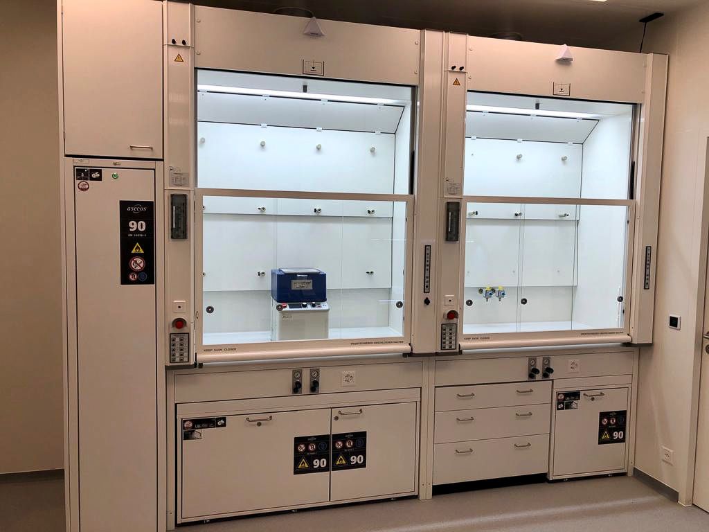 Sorbonnes/ hottes de laboratoire de INNLAB - fournisseur d'équipements de laboratoire sur mesure et décorateur intérieur de Allschwil, Rodersdorf et Bâle