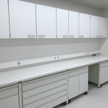 Armoires de INNLAB - fournisseur d'équipements de laboratoire sur mesure et décorateur intérieur de Allschwil, Rodersdorf et Bâle