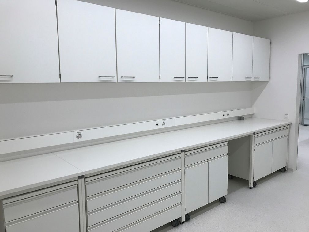 Armoires de INNLAB - fournisseur d'équipements de laboratoire sur mesure et décorateur intérieur de Allschwil, Rodersdorf et Bâle