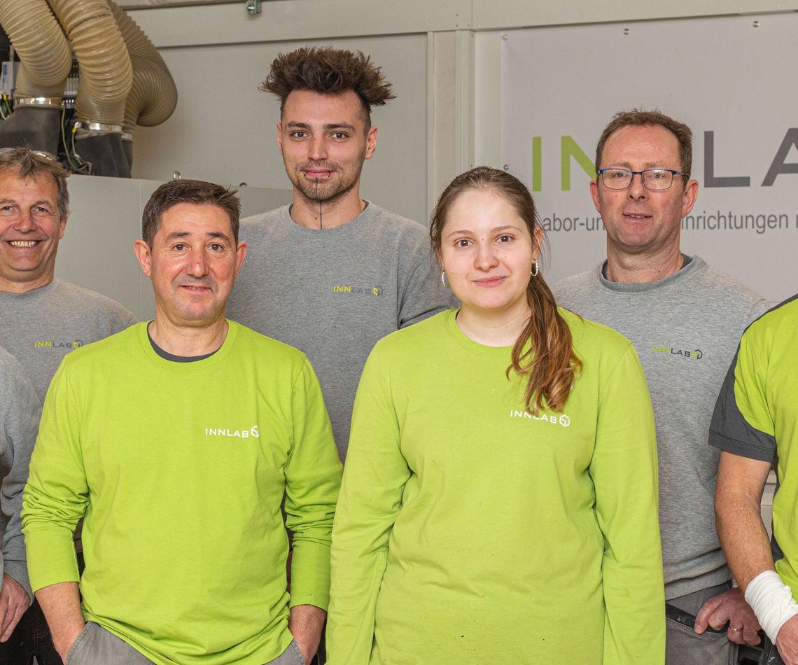 Team von INNLAB - Labor- und Inneneinrichter nach Mass - Produktion